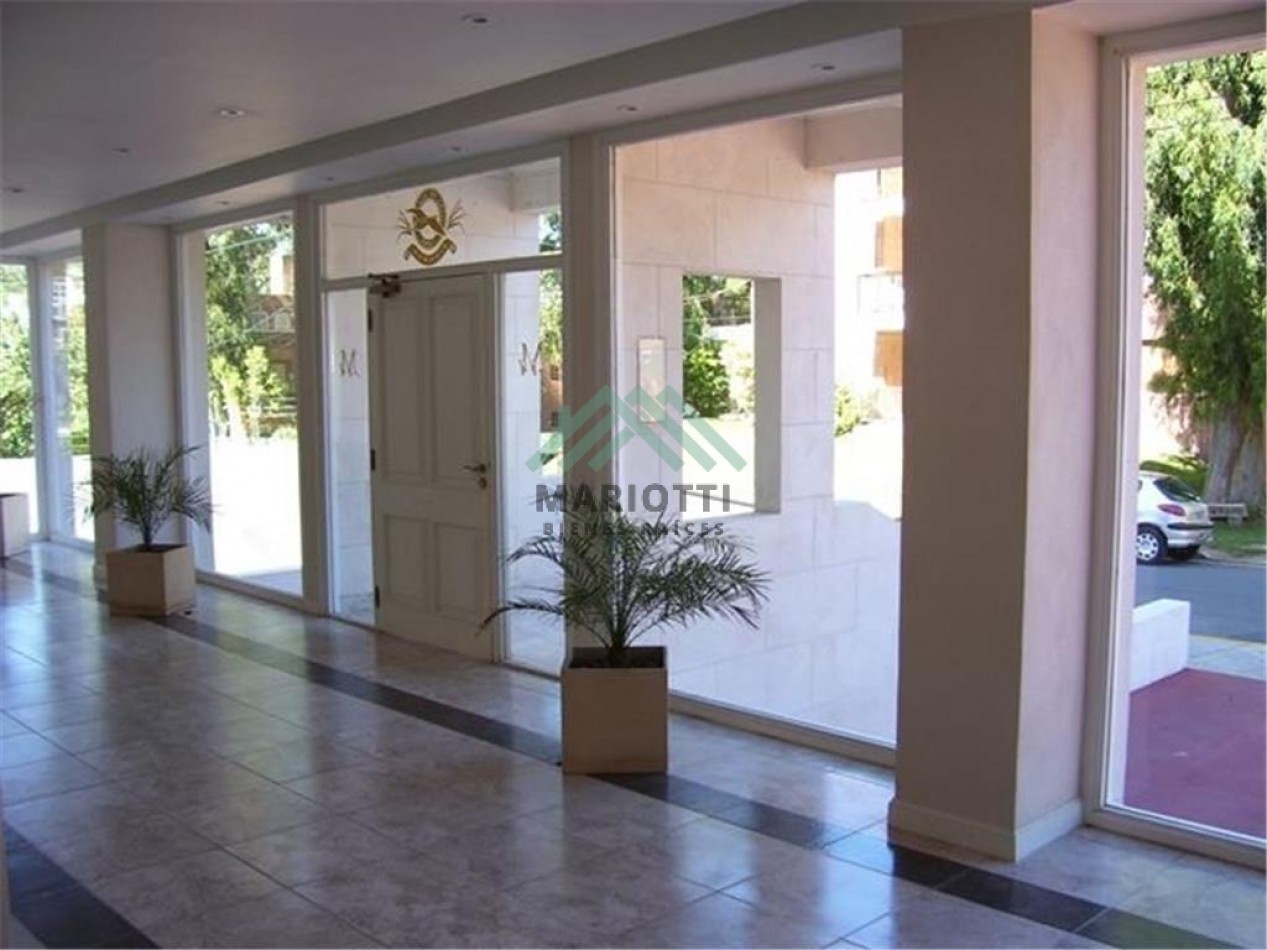 PINAMAR - CENTRO - EN VENTA - DEPARTAMENTO SEMIPISO CON ESTACIONAMIENTO PRIVADO