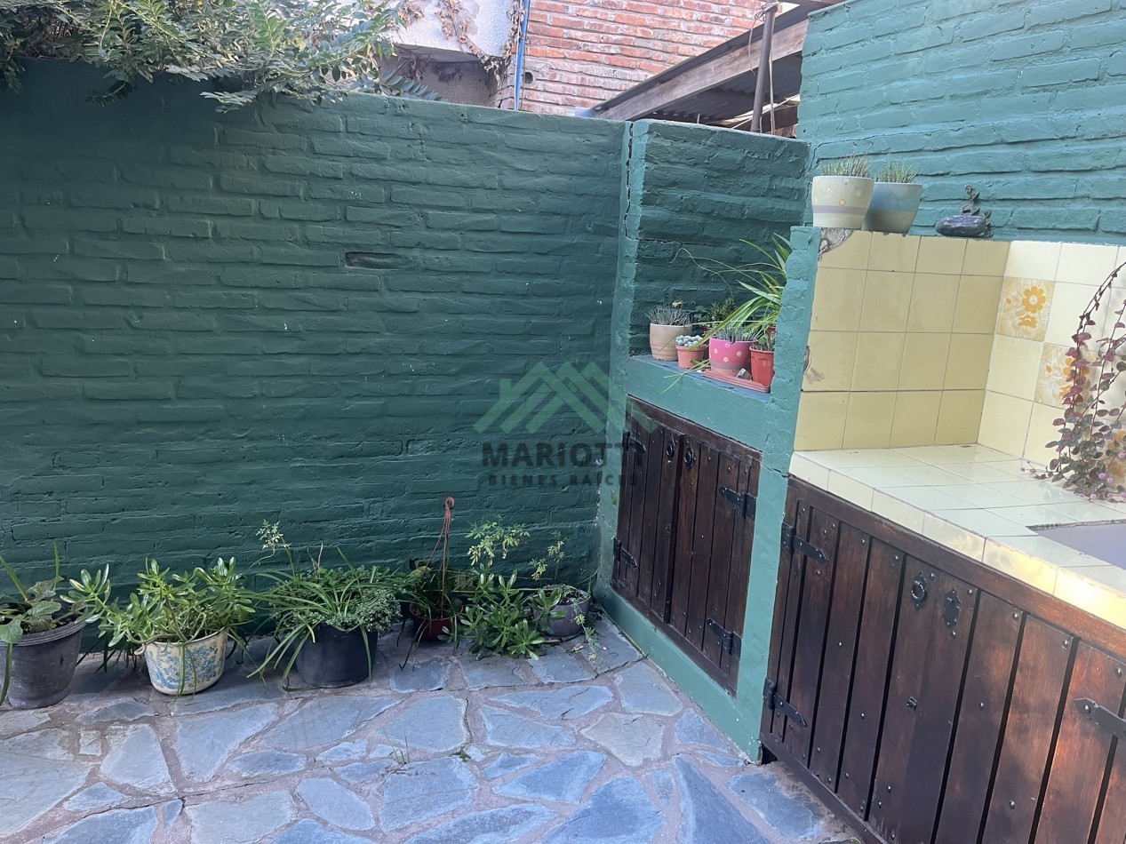 PINAMAR - CENTRO - EN VENTA 3 AMB CON COCINA SEPARADA Y PATIO DESCUBIERTO