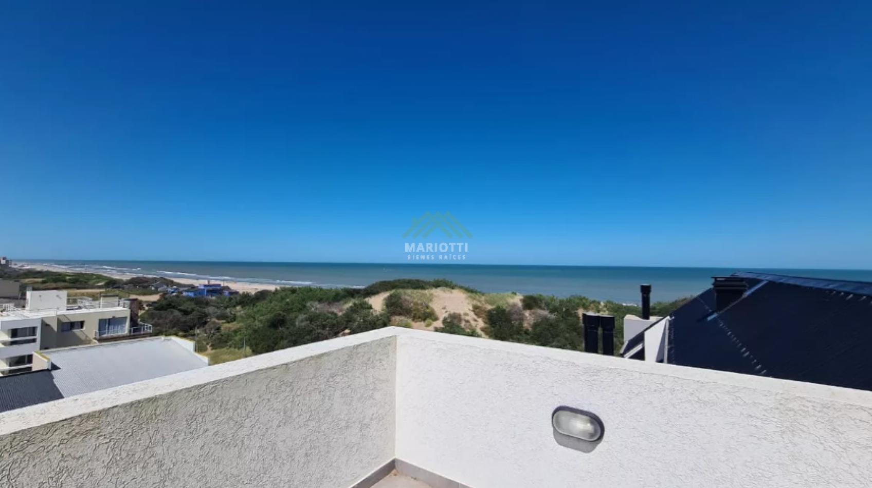 EN VENTA - PINAMAR - MAR DE OSTENDE - DEPARTAMENTO 3 AMB CON PILETA Y SALIDA A LA PLAYA.