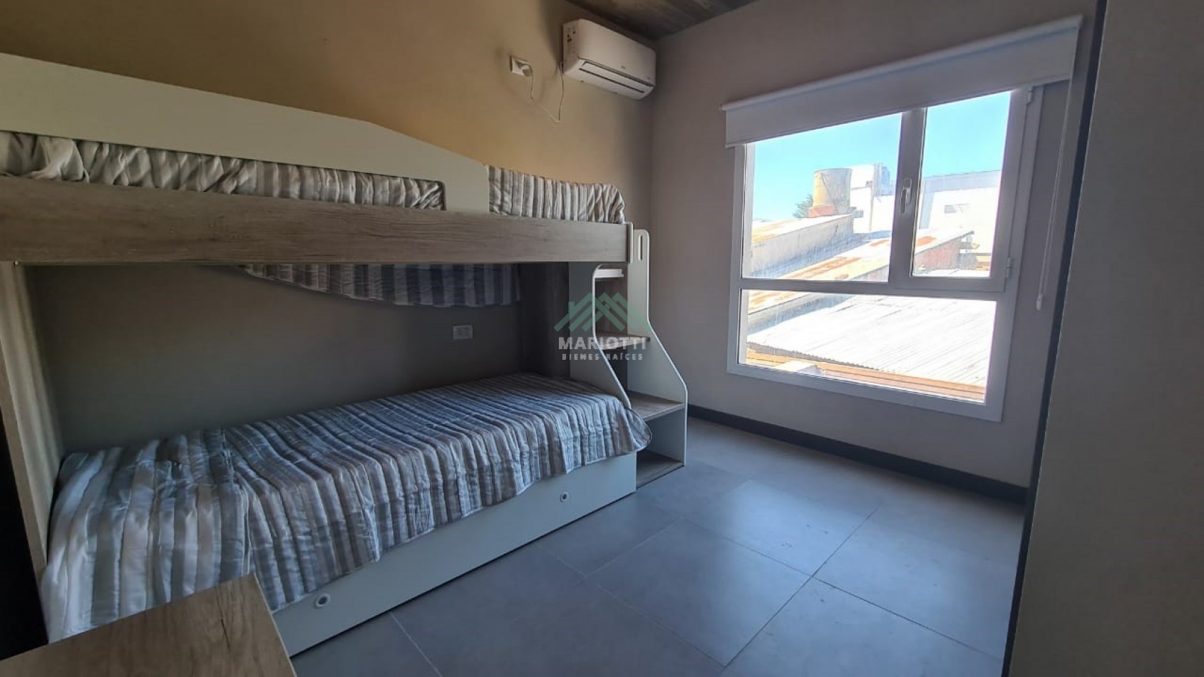 EN VENTA - PINAMAR - MAR DE OSTENDE - DEPARTAMENTO 3 AMB CON PILETA Y SALIDA A LA PLAYA.