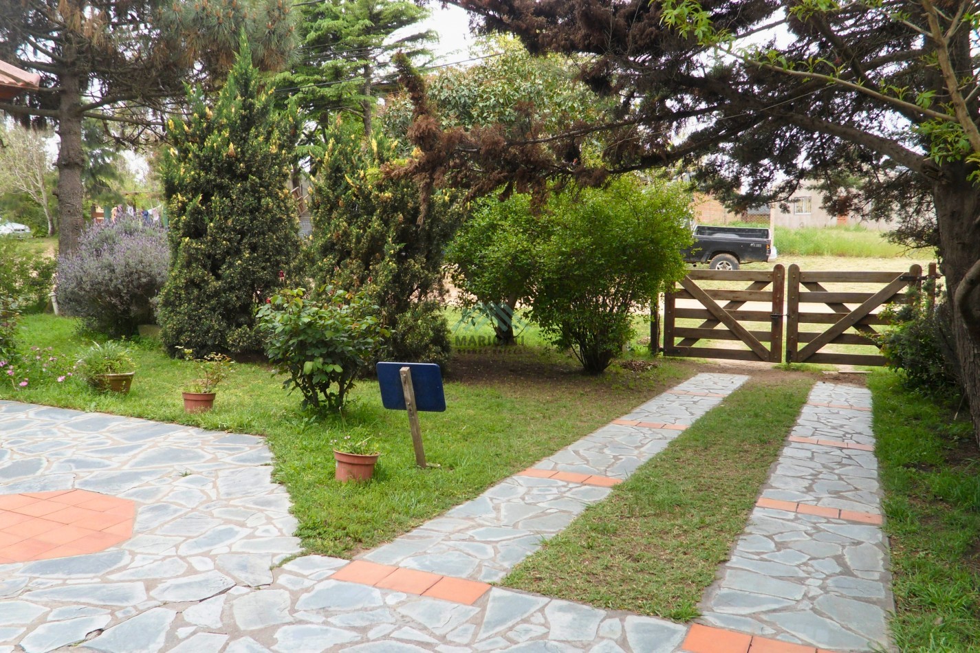 EN VENTA - OSTENDE - OPORTUNIDAD - CASA 3 DORMITORIOS 2 BAÑOS CON DEPARTAMENTO INDENPENDIENTE