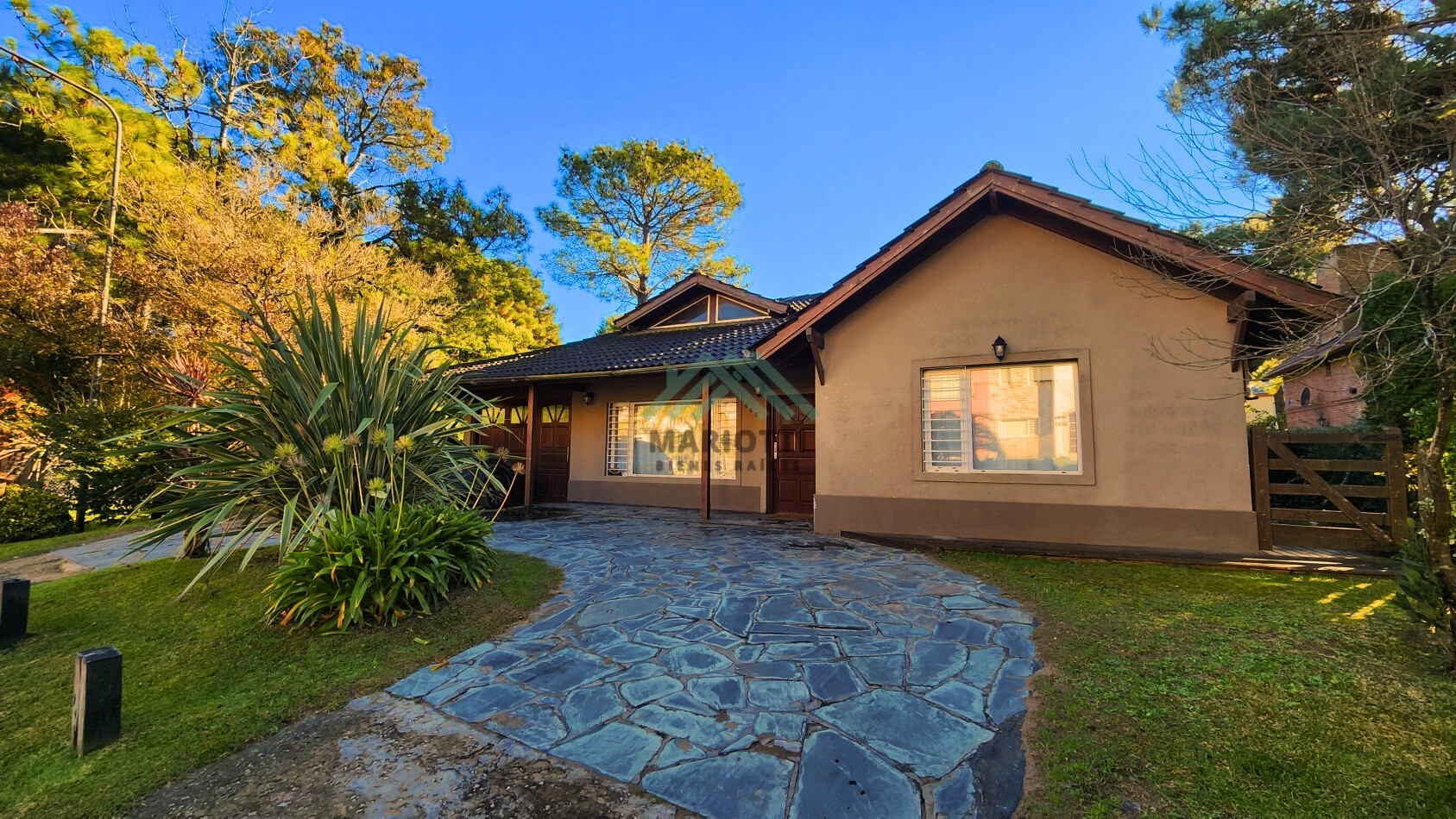 EN VENTA - PINAMAR - B5 - CASA 4 DORMITORIOS  