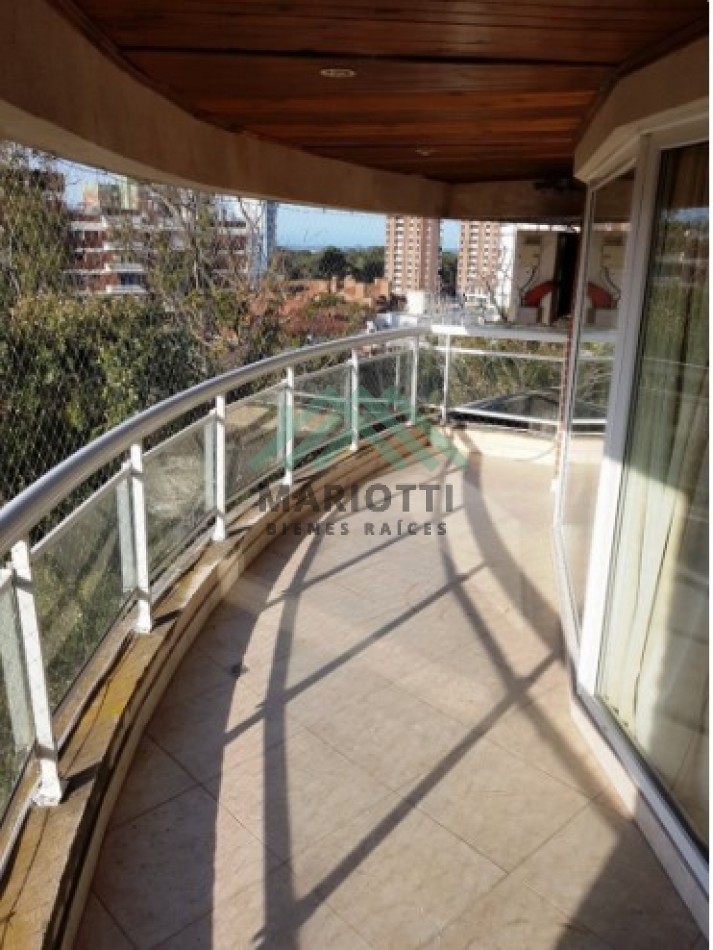 PINAMAR - CENTRO - EN VENTA - DEPARTAMENTO SEMIPISO CON ESTACIONAMIENTO PRIVADO