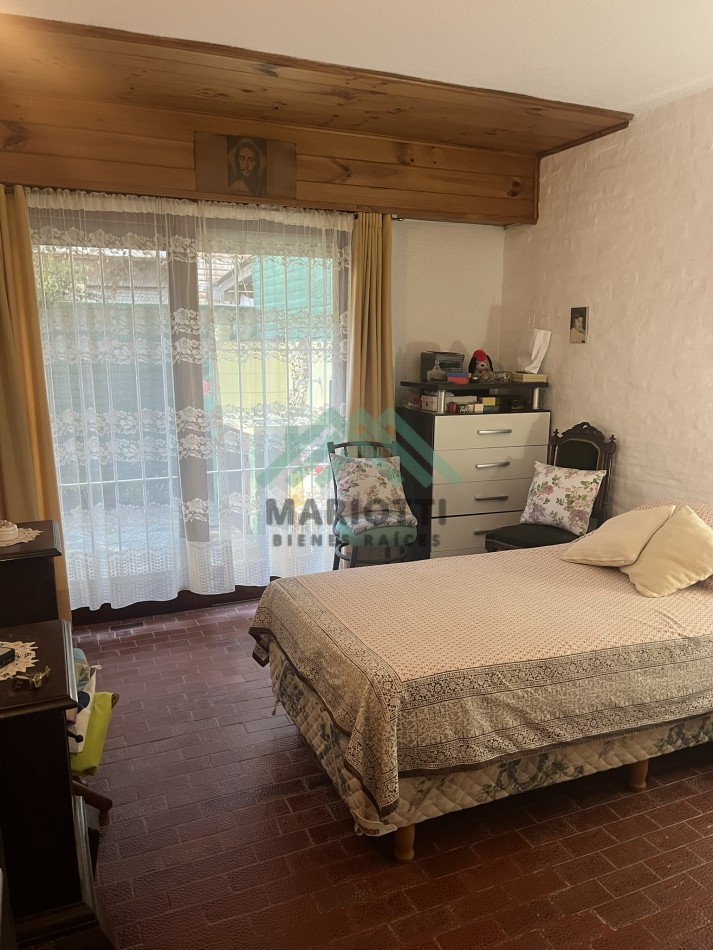 PINAMAR - CENTRO - EN VENTA 3 AMB CON COCINA SEPARADA Y PATIO DESCUBIERTO