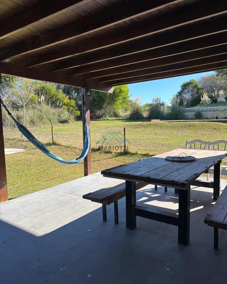 EN VENTA - COSTA ESMERALDA - GOLF I - CASA 3 DORMITORIOS Y PILETA