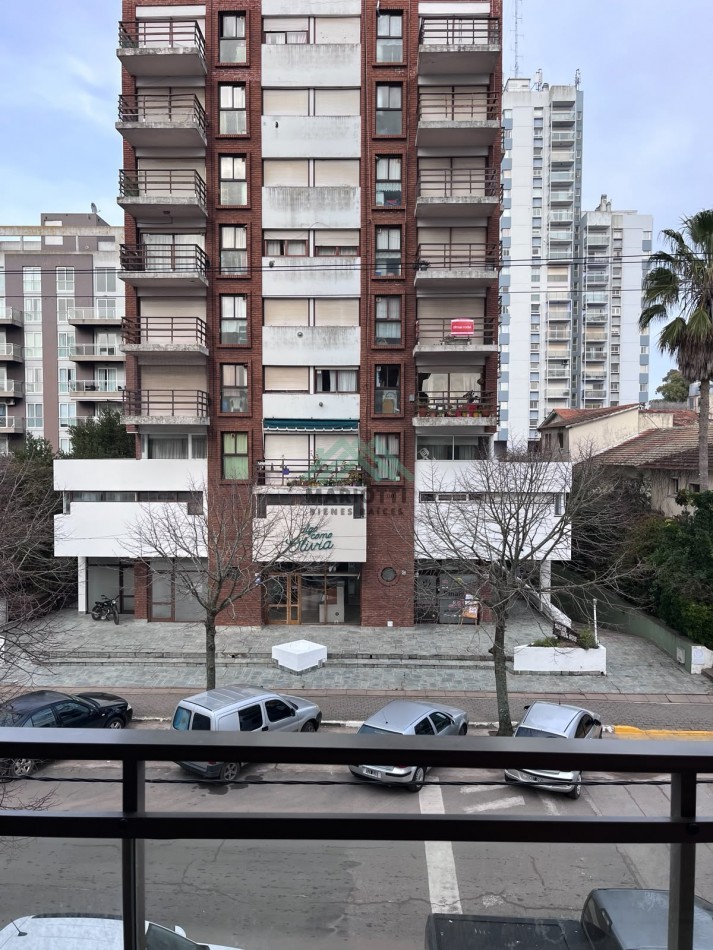 EN ALQUILER ANUAL - PINAMAR - CENTRO - DEPARTAMENTO 2 AMBIENTES CON BALCON 
