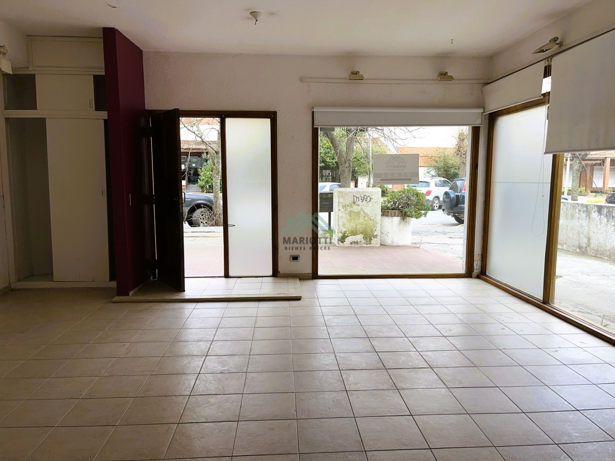 EN ALQUILER - PINAMAR - LOCAL CENTRICO 52 m2