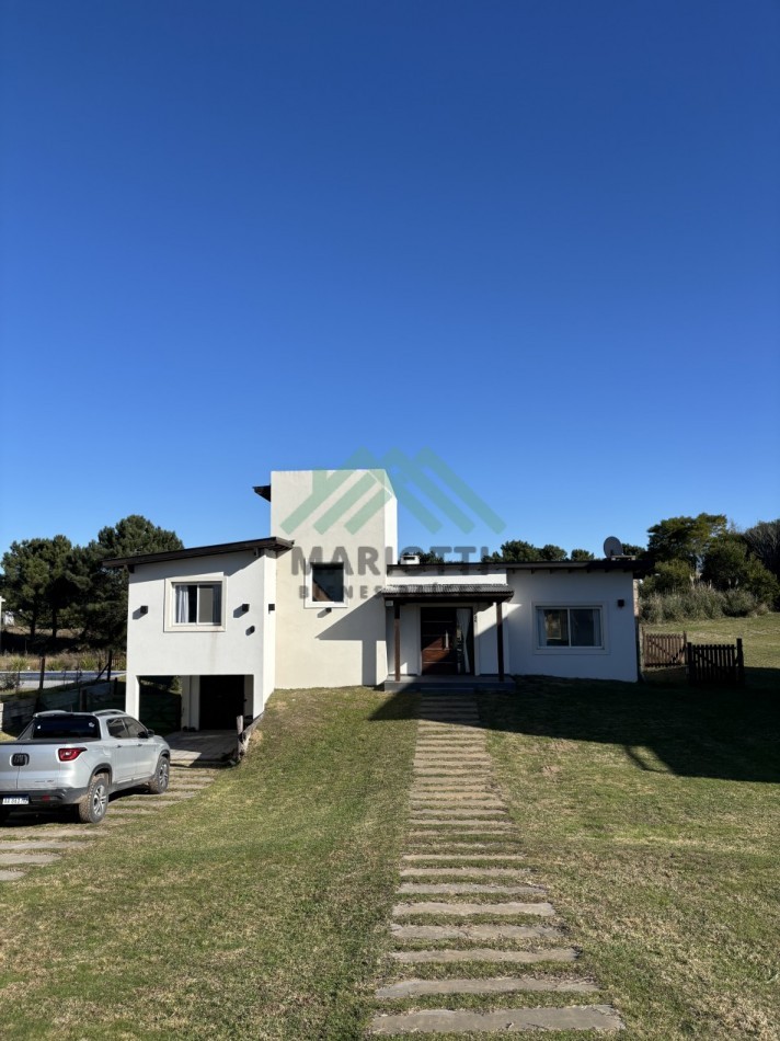 EN VENTA - COSTA ESMERALDA - GOLF I - CASA 3 DORMITORIOS Y PILETA