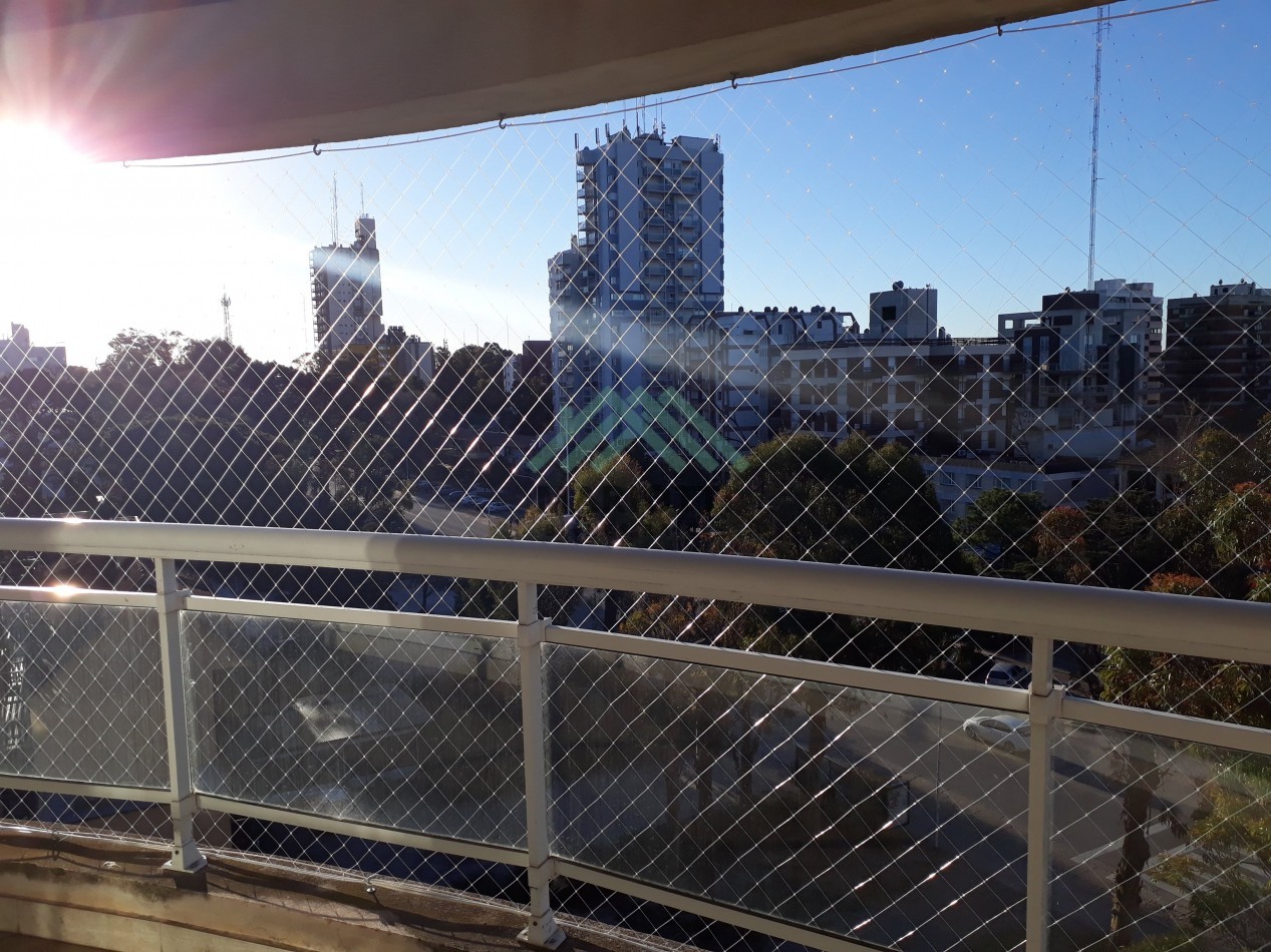PINAMAR - CENTRO - EN VENTA - DEPARTAMENTO SEMIPISO CON ESTACIONAMIENTO PRIVADO