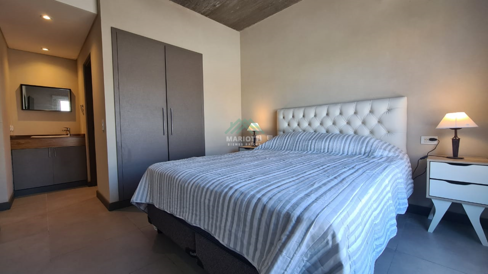 EN VENTA - PINAMAR - MAR DE OSTENDE - DEPARTAMENTO 3 AMB CON PILETA Y SALIDA A LA PLAYA.