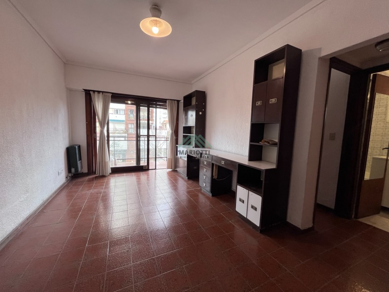 EN ALQUILER ANUAL - PINAMAR - CENTRO - DEPARTAMENTO 2 AMBIENTES CON BALCON 