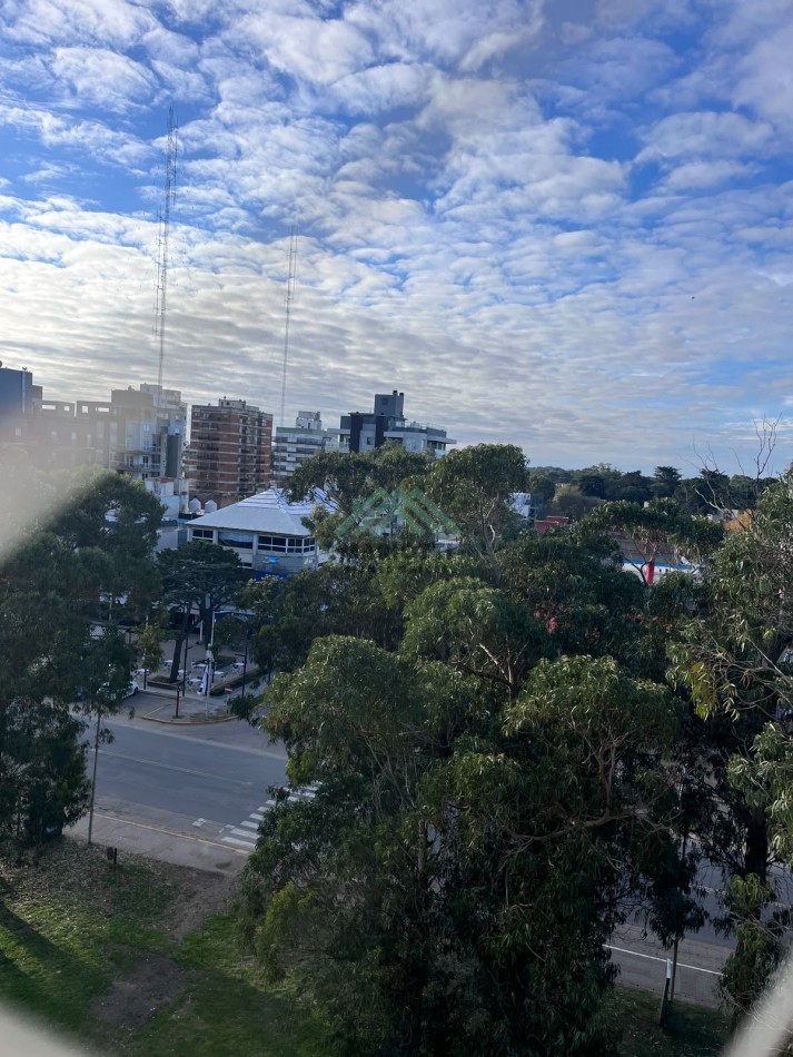 EN ALQUILER ANUAL - PINAMAR - CENTRO - DEPARTAMENTO SEMIPISO CON ESTACIONAMIENTO PRIVADO 