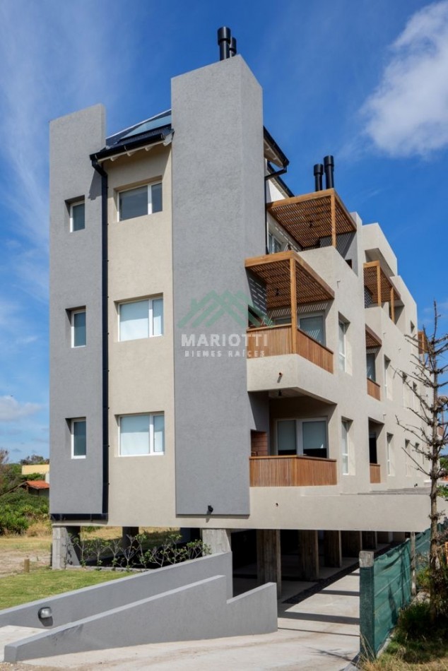 EN VENTA - PINAMAR - MAR DE OSTENDE - DEPARTAMENTO 3 AMB CON PILETA Y SALIDA A LA PLAYA.