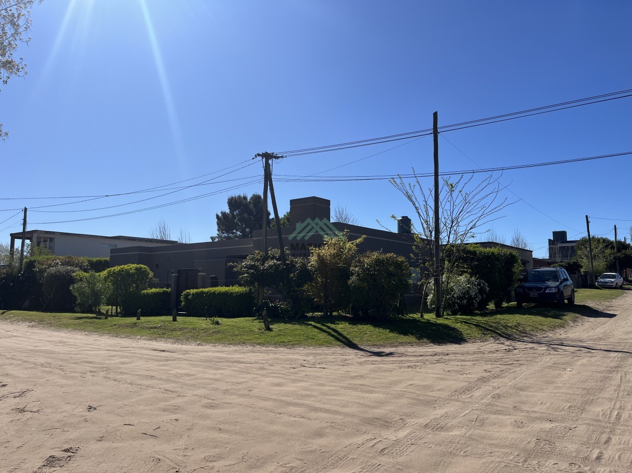 2026 - EN ALQUILER - PINAMAR - OSTENDE - MODERNA CASA EN PH 3 DORM BAÑOS 2 