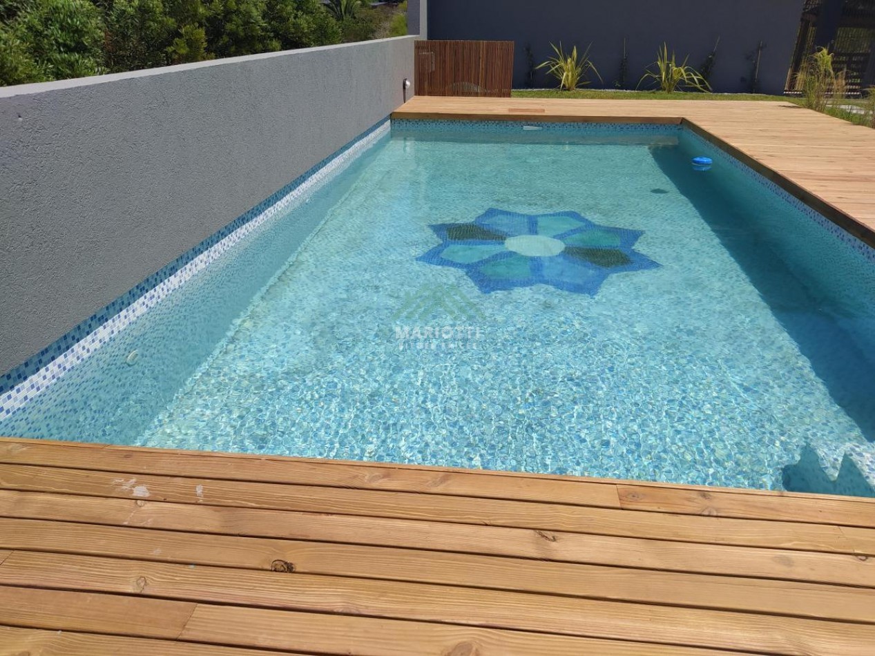 EN VENTA - PINAMAR - MAR DE OSTENDE - DEPARTAMENTO 3 AMB CON PILETA Y SALIDA A LA PLAYA.