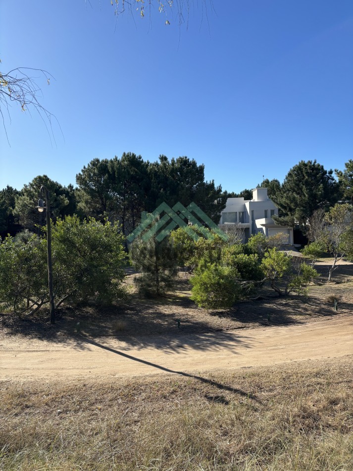 EN VENTA - COSTA ESMERALDA - LOTE BARRIO GOLF 2 - 1.530M2 CON FONDO DE 41M LINEALES DE VISTA AL GOLF