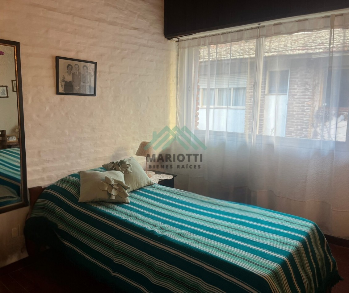 PINAMAR - CENTRO - EN VENTA 3 AMB CON COCINA SEPARADA Y PATIO DESCUBIERTO