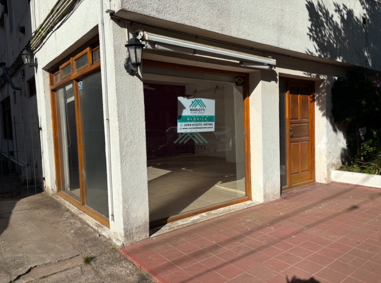 EN ALQUILER - PINAMAR - LOCAL CENTRICO 52 m2