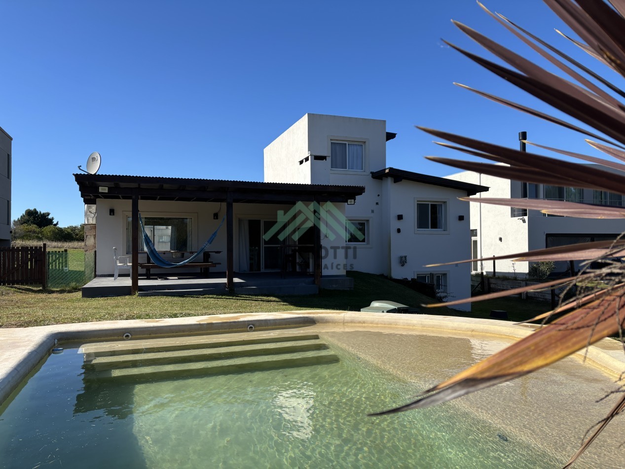 OPORTUNIDAD - EN VENTA - COSTA ESMERALDA - GOLF I - CASA 3 DORMITORIOS Y PILETA