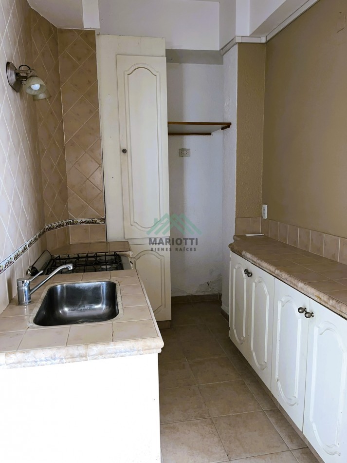 EN ALQUILER - PINAMAR - LOCAL CENTRICO 52 m2
