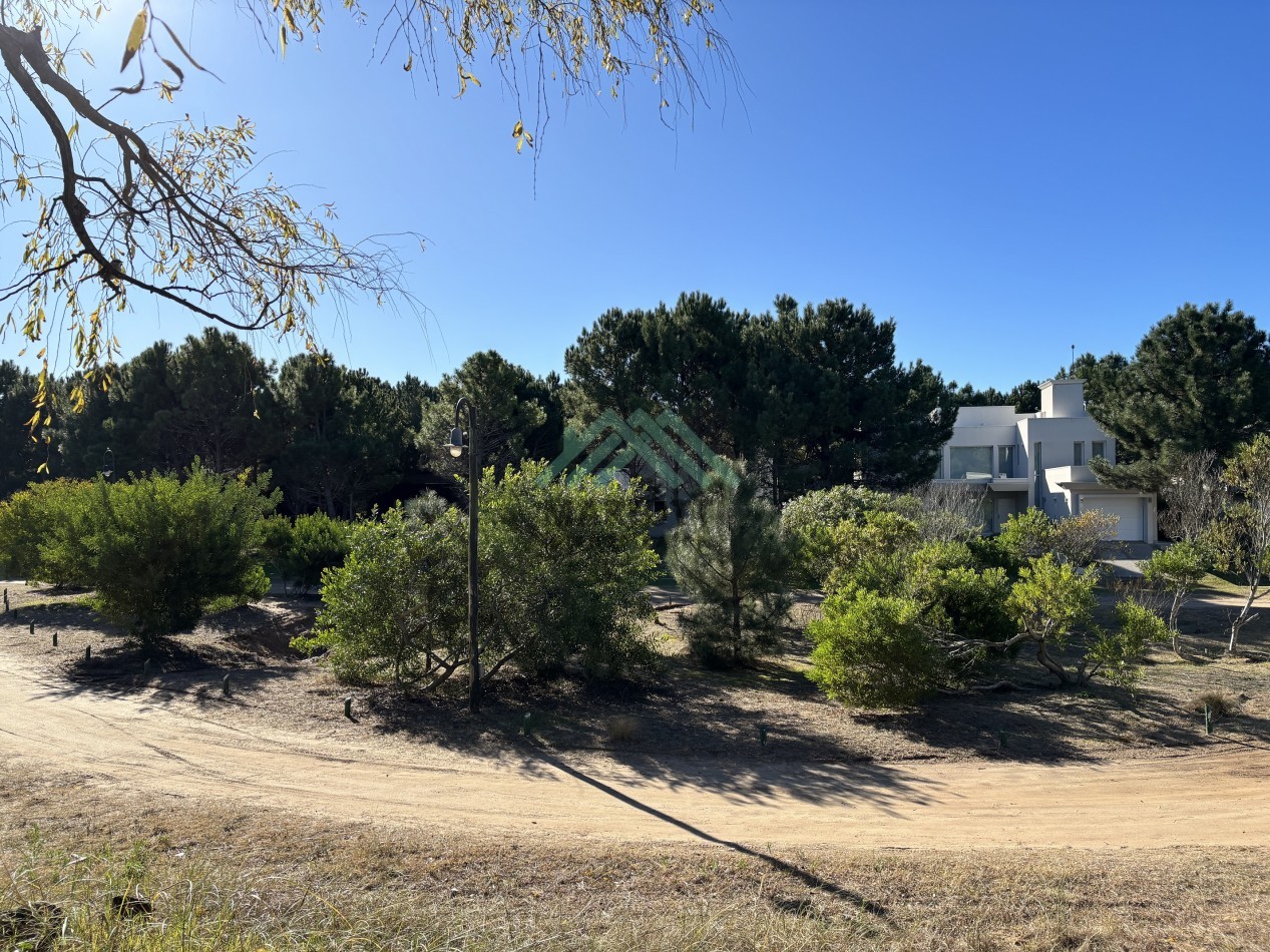 EN VENTA - COSTA ESMERALDA - LOTE BARRIO GOLF 2 - 1.530M2 CON FONDO DE 41M LINEALES DE VISTA AL GOLF