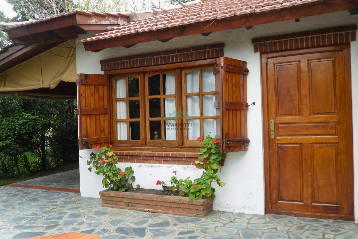 EN VENTA - OSTENDE - OPORTUNIDAD - CASA 3 DORMITORIOS 2 BAÑOS CON DEPARTAMENTO INDENPENDIENTE