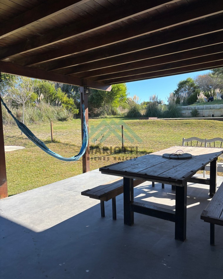 EN VENTA - COSTA ESMERALDA - GOLF I - CASA 3 DORMITORIOS Y PILETA