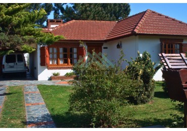 EN VENTA - OSTENDE - OPORTUNIDAD - CASA 3 DORMITORIOS 2 BAÑOS CON DEPARTAMENTO INDENPENDIENTE